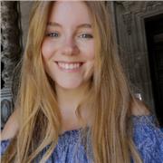 Clases de lenguas (inglés, francés, castellano y valenciano) y ciencias sociales para todas las edades.